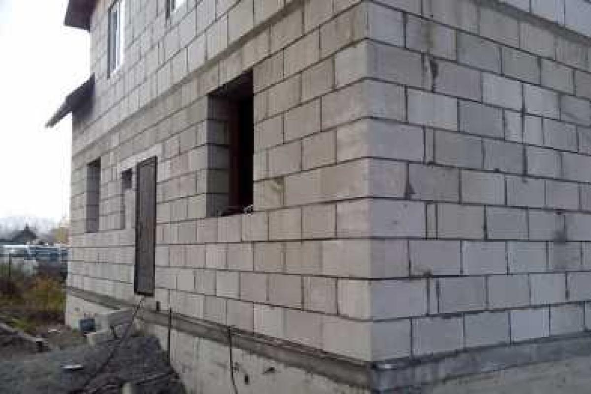 В Мариуполе произошла страшная трагедия: мальчика придавило плитой в недостроенном доме 