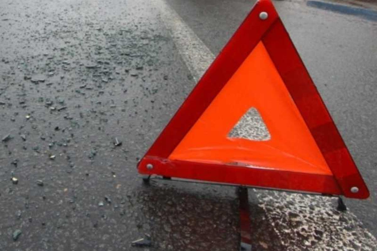 В Мариуполе произошло ДТП: два человека оказались под колесами авто