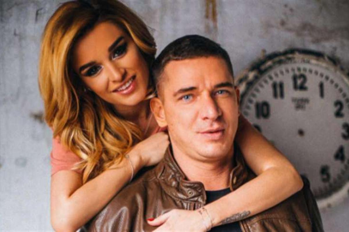 Ведущая Бородина не позволяет мужу общаться с официантками из-за ревности Ведущая Бородина не позволяет мужу общаться с официантками из-за ревности