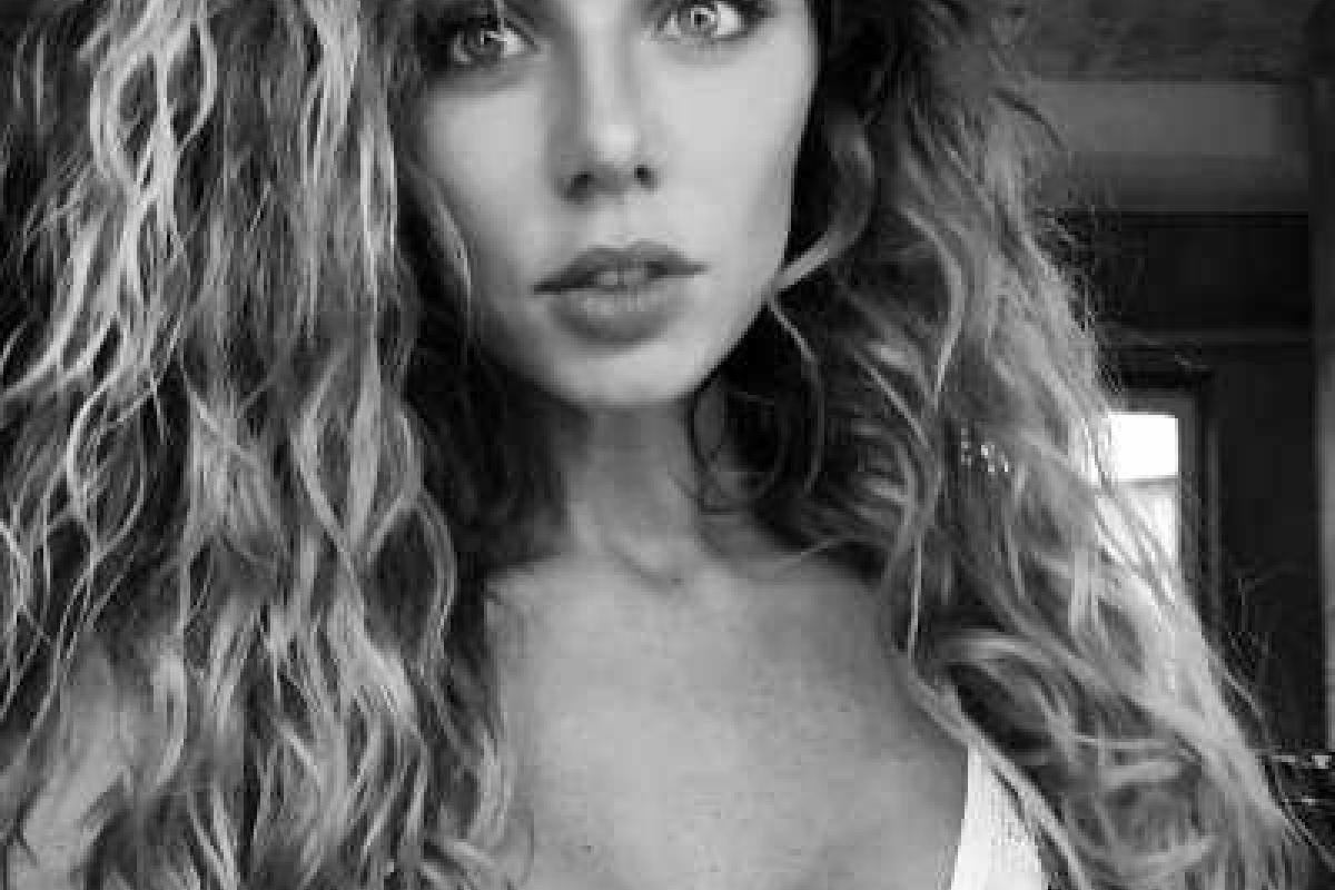 У Анны Седоковой сдают нервы, певица вынуждена принимать успокоительное