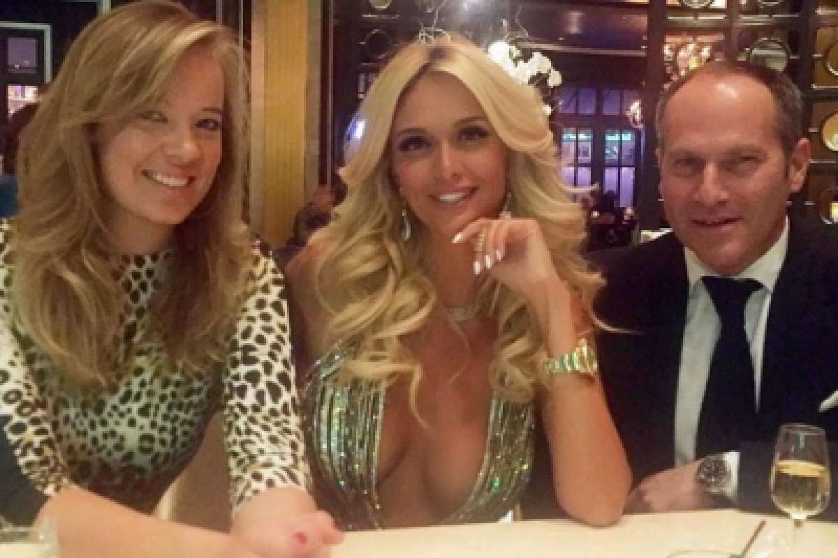 Виктория Лопырева удивила поклонников нескромным нарядом 