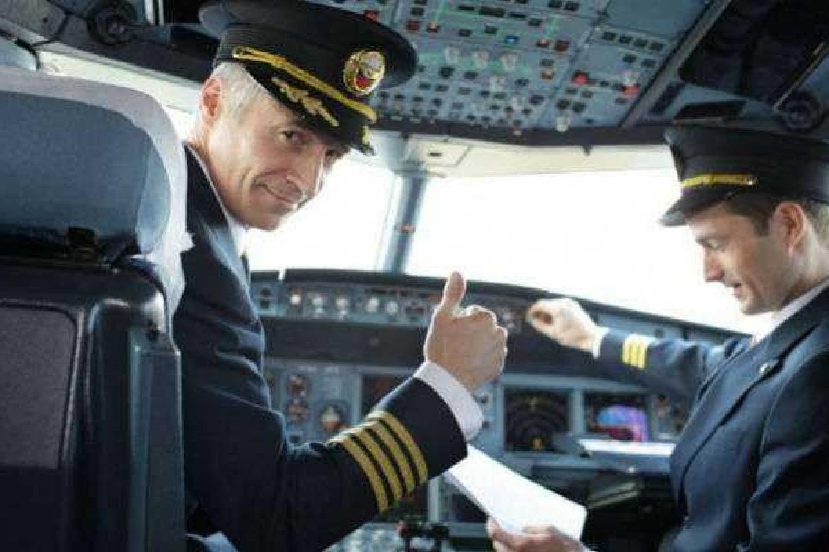 В США пилот чуть не задушил пьяного пассажира, который приставал к стюардессам В США пилот чуть не задушил пьяного пассажира, который приставал к стюардессам