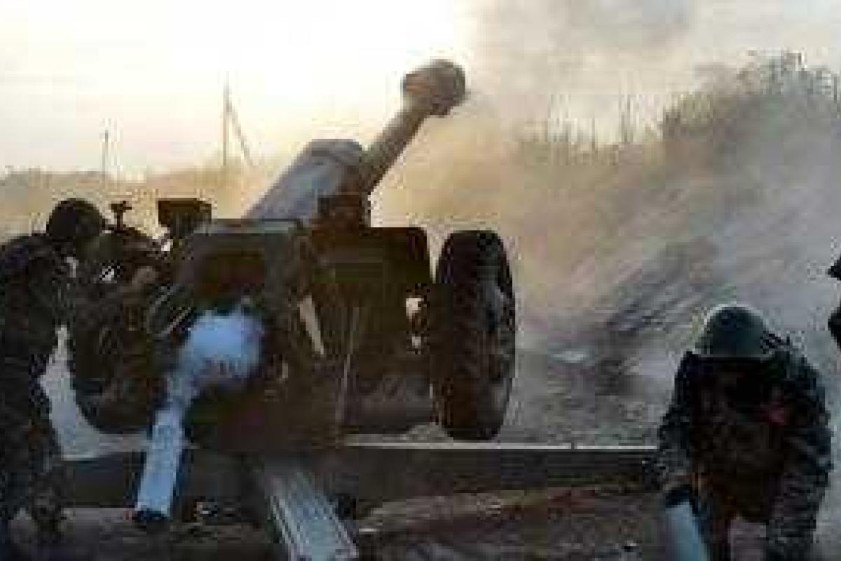 В Станице Луганской местная школа попала под обстрел боевиков В Станице Луганской местная школа попала под обстрел боевиков