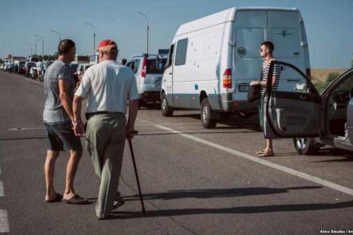 Оккупанты устраивают детальный допрос всем выезжающим из Крыма мужчинам Оккупанты устраивают детальный допрос всем выезжающим из Крыма мужчинам