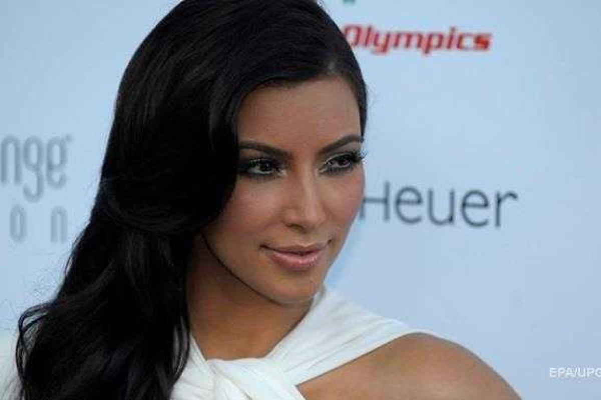 Ким Кардашьян поразила своих фанатов тонкой талией 