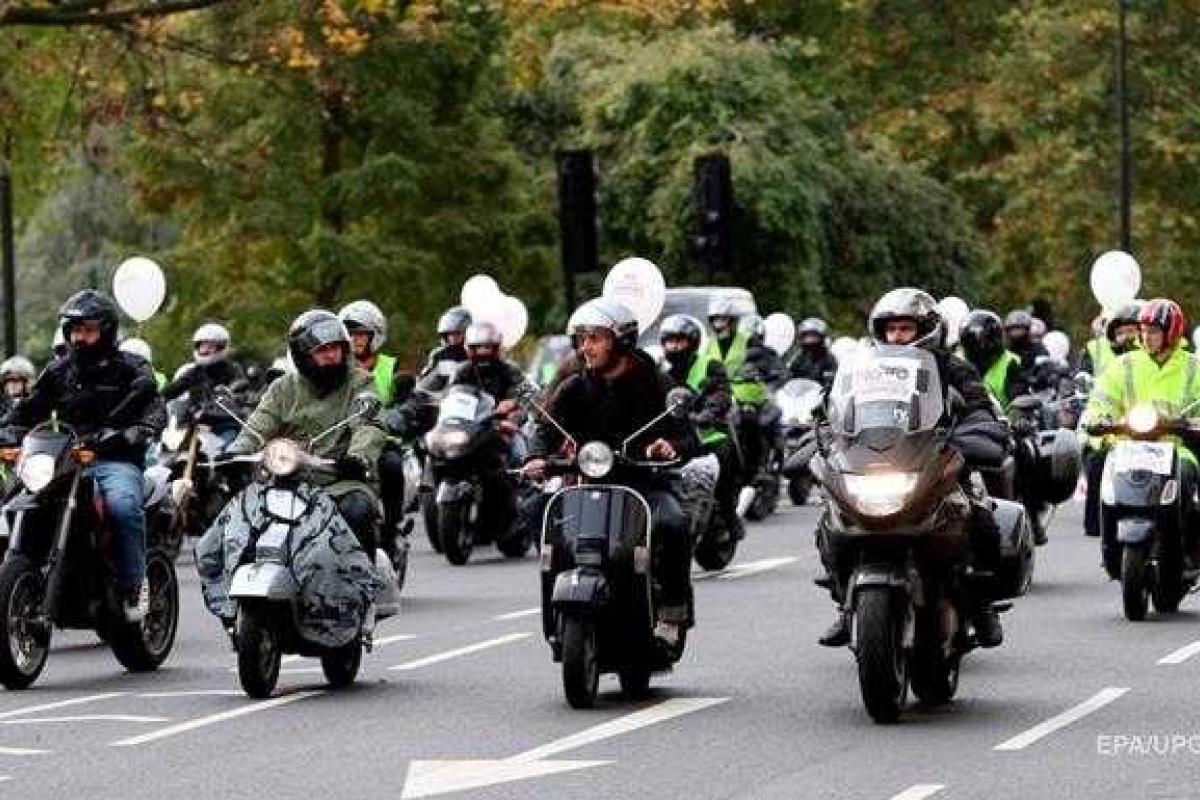 Британский байкер погиб от столкновения с голубем Британский байкер погиб от столкновения с голубем