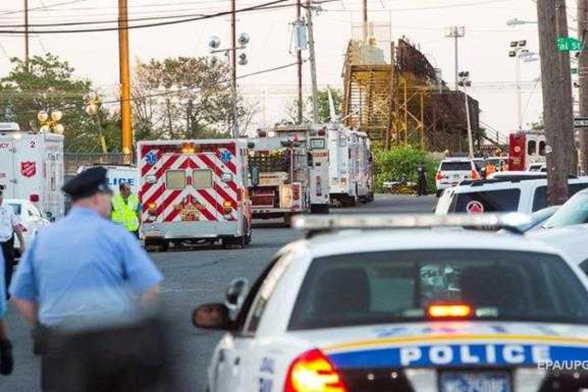 В США автомобиль въехал в толпу людей: есть пострадавшие