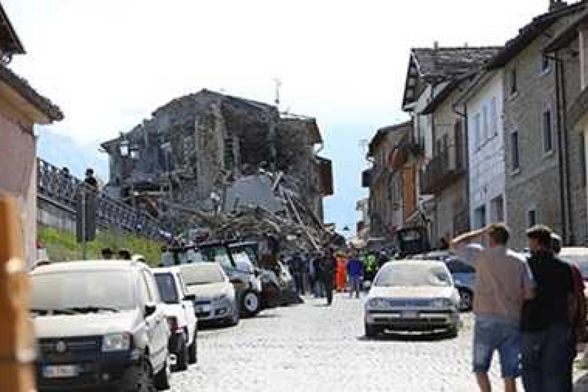 В Италии снова произошло землетрясение, люди паникуют В Италии снова произошло землетрясение, люди паникуют