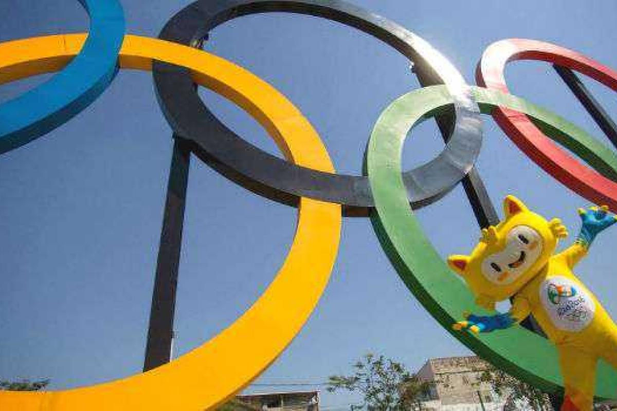 Рио-2016: медики уронили с носилок сломавшего ногу французского гимнаста Рио-2016: медики уронили с носилок сломавшего ногу французского гимнаста