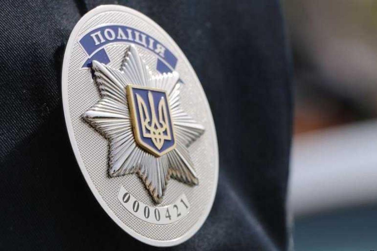 На Запорожье полицейские устанавливают обстоятельства взрыва во дворе дома На Запорожье полицейские устанавливают обстоятельства взрыва во дворе дома