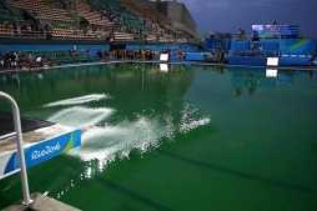 Рио-2016: Из-за зеленой воды в бассейнах спортсмены боятся потерять зрение