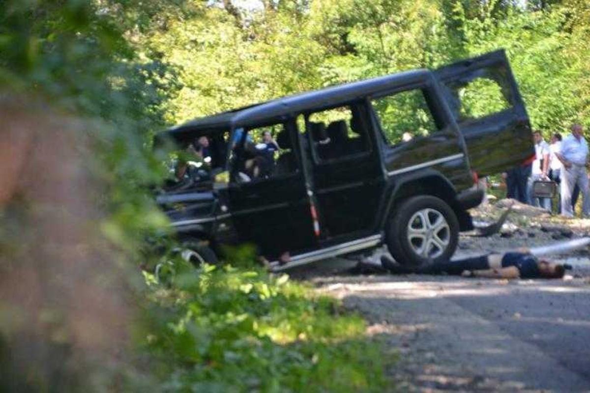 Во Львовской области неизвестные покушались на жизнь известного местного бизнесмена, охранники погибли на месте Во Львовской области неизвестные покушались на жизнь известного местного бизнесмена, охранники погибли на месте