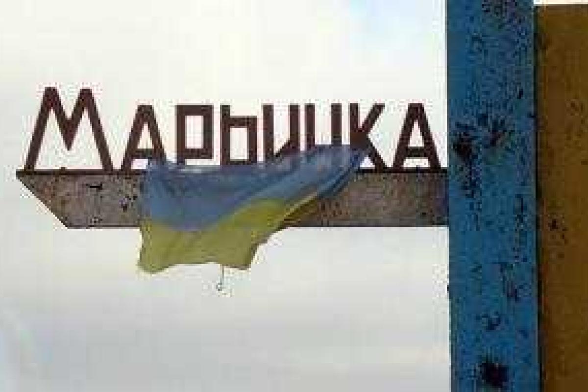 Боевики вечером обстреляли Марьинку: в результате попадания снаряда разрушен жилой дом