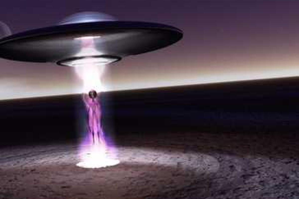 Космическому зонду Juno удалось заснять летающую тарелку возле Юпитера