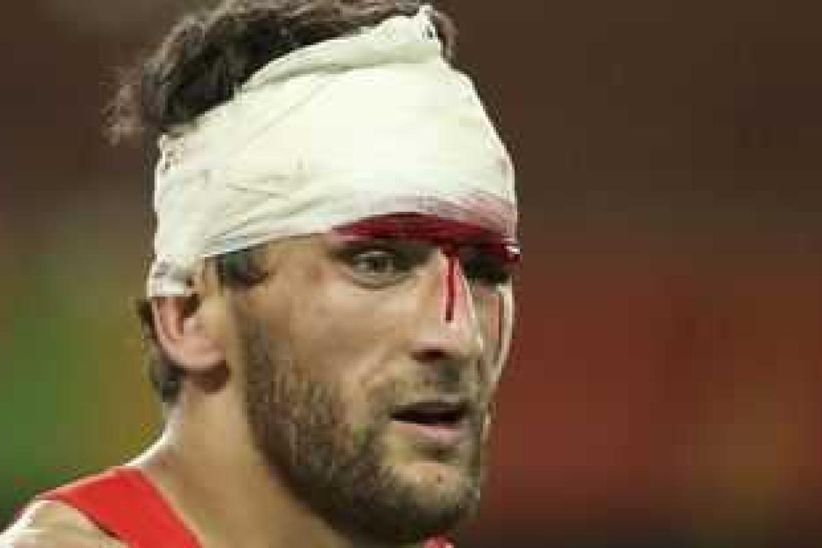 Рио-2016: Российский борец Гедуев продолжал бороться с иранцем Яздани, хотя даже не мог дышать