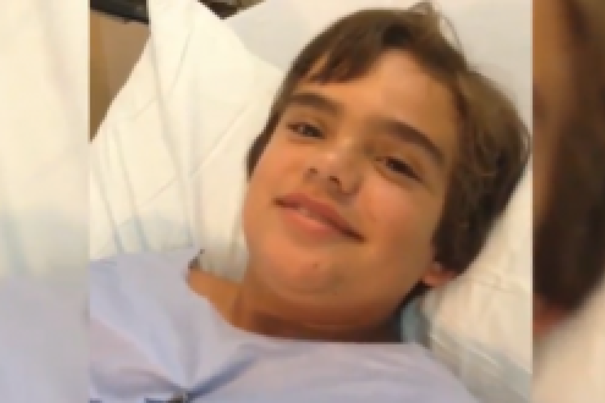 Подросток проглотил игрушку своей собаки и "начал пищать" Подросток проглотил игрушку своей собаки и "начал пищать"