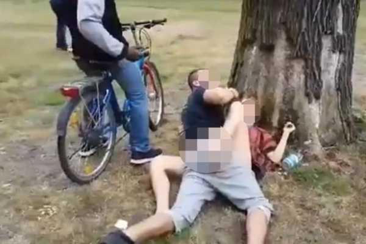 В Берлине парочка занялась сексом на глазах у прохожих: в "перерыве" парень попросил поджечь ему сигаретку В Берлине парочка занялась сексом на глазах у прохожих: в "перерыве" парень попросил поджечь ему сигаретку