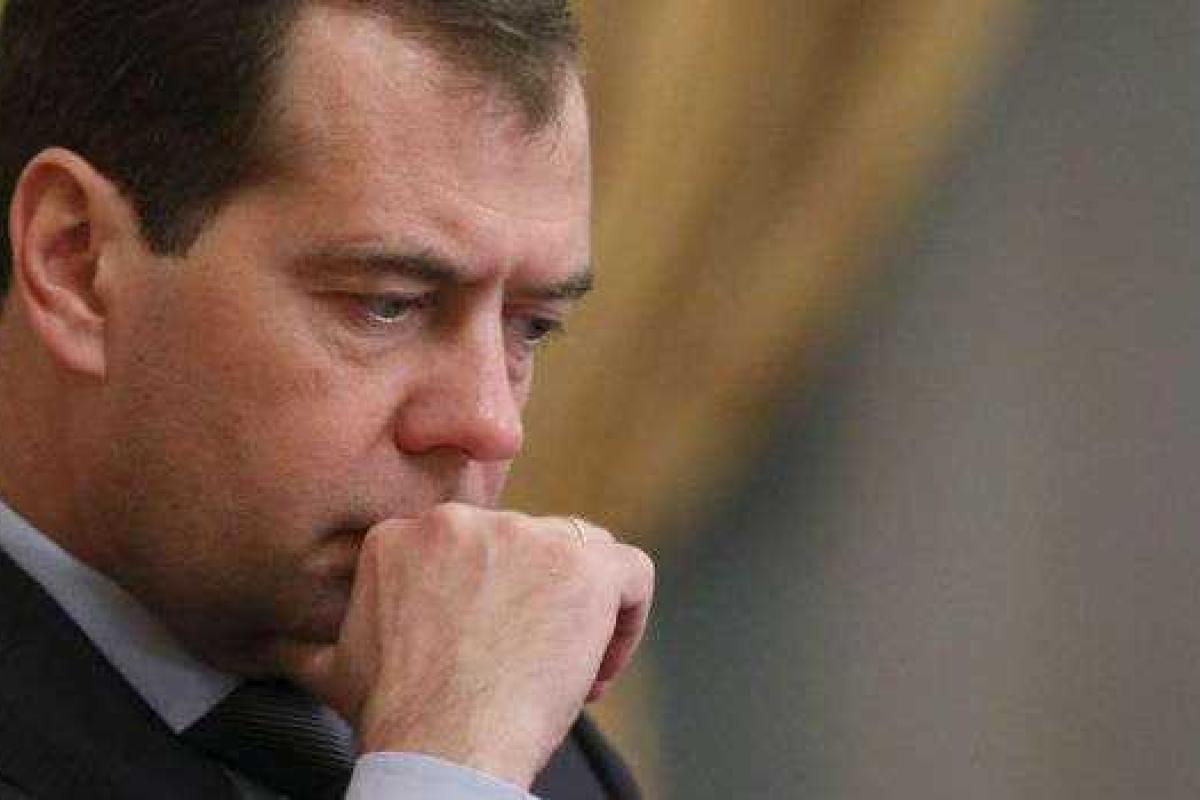 За отставку Медведева подписались более 120 тысяч человек За отставку Медведева подписались более 120 тысяч человек