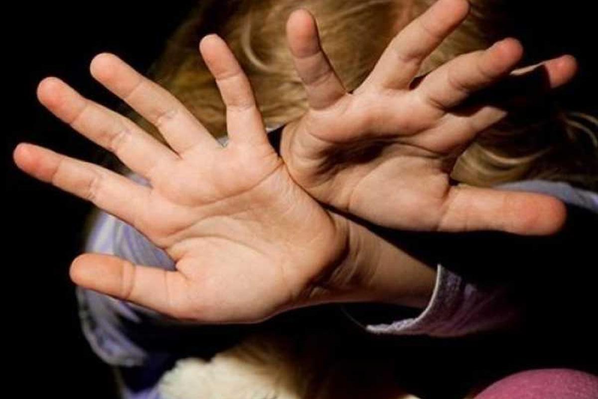 В России пьяный дед изнасиловал девочку прямо на улице В России пьяный дед изнасиловал девочку прямо на улице