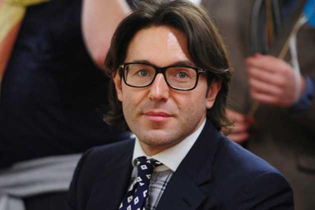 Популярный ведущий шокировал публику эротическим фото