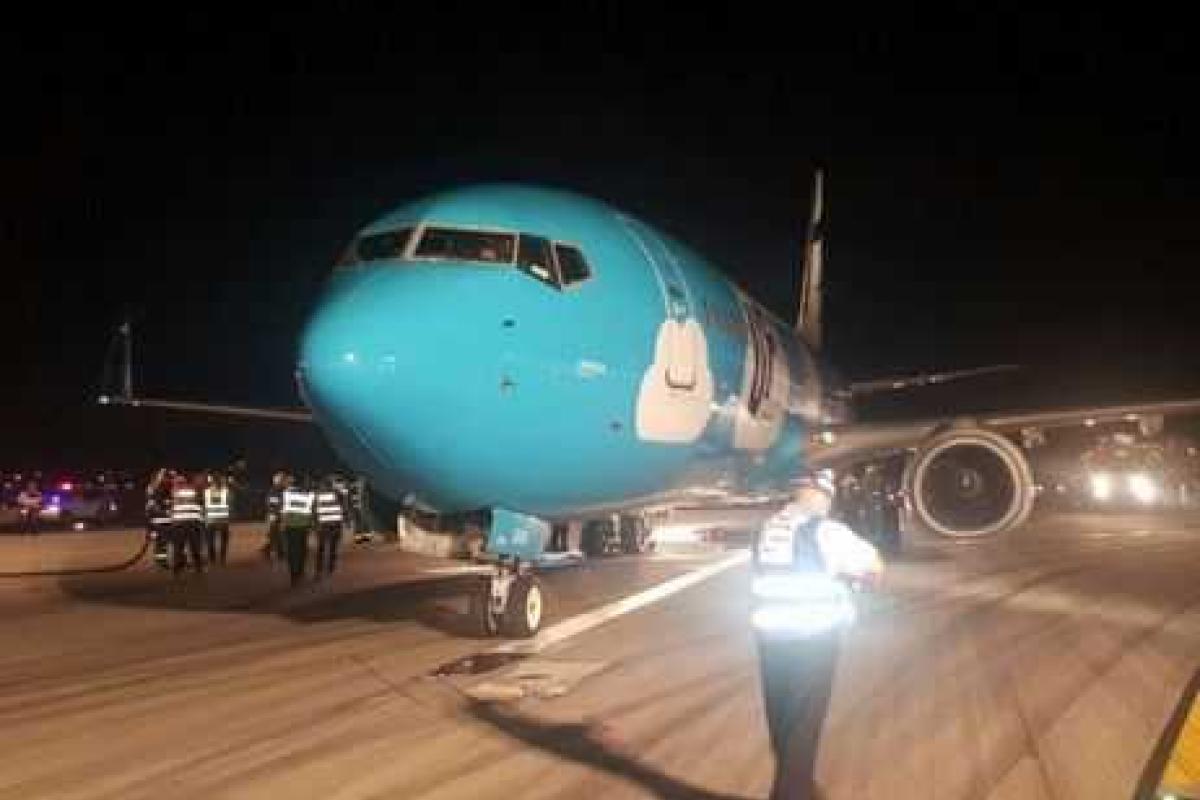 Самолет, вылетевший из Тель-Авива в Киев, запросил аварийную посадку Самолет, вылетевший из Тель-Авива в Киев, запросил аварийную посадку