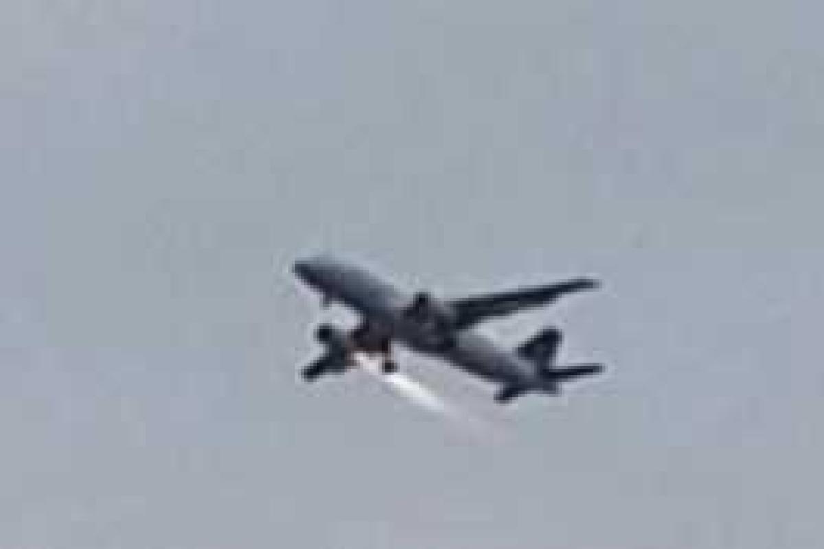 В небе над Стамбулом загорелся самолет: опубликовано видео В небе над Стамбулом загорелся самолет: опубликовано видео