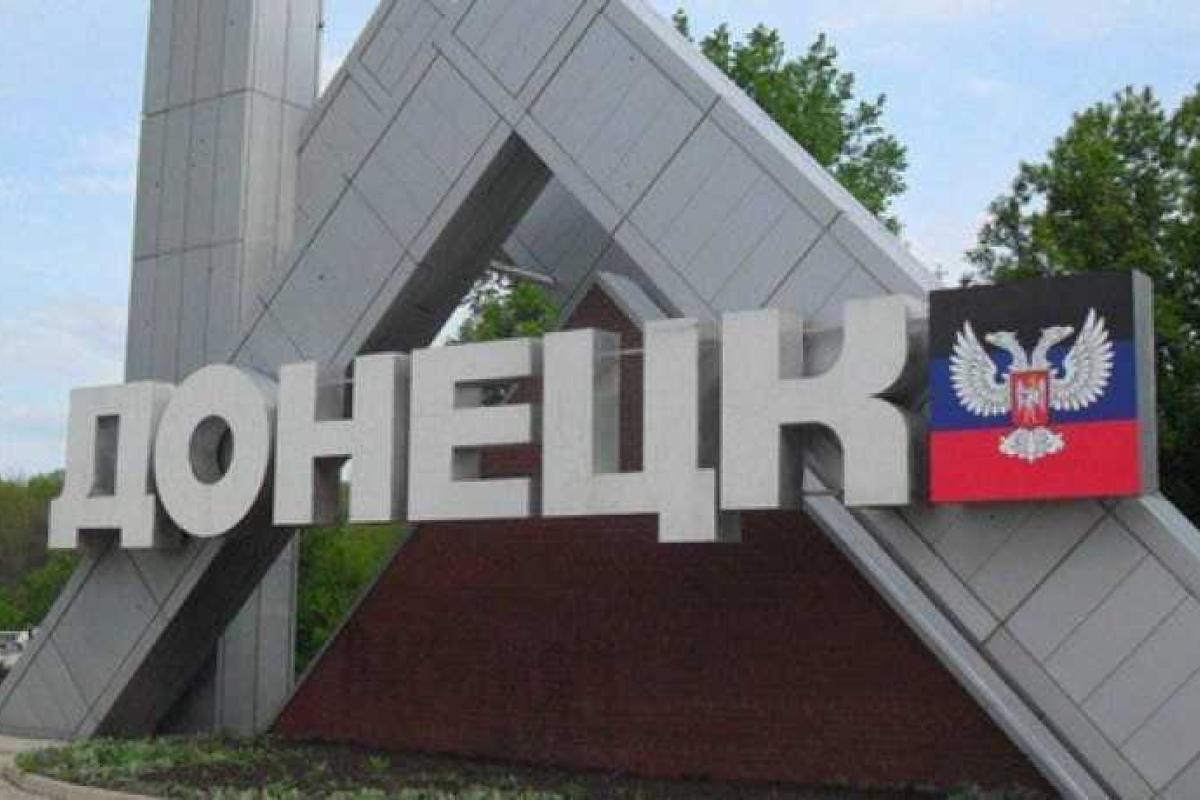 В оккупированном боевиками Донецке взорвался автомобиль В оккупированном боевиками Донецке взорвался автомобиль