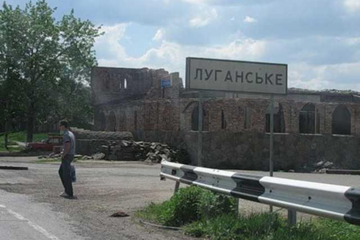 Боевики устроили мощный артобстрел окраин Луганского