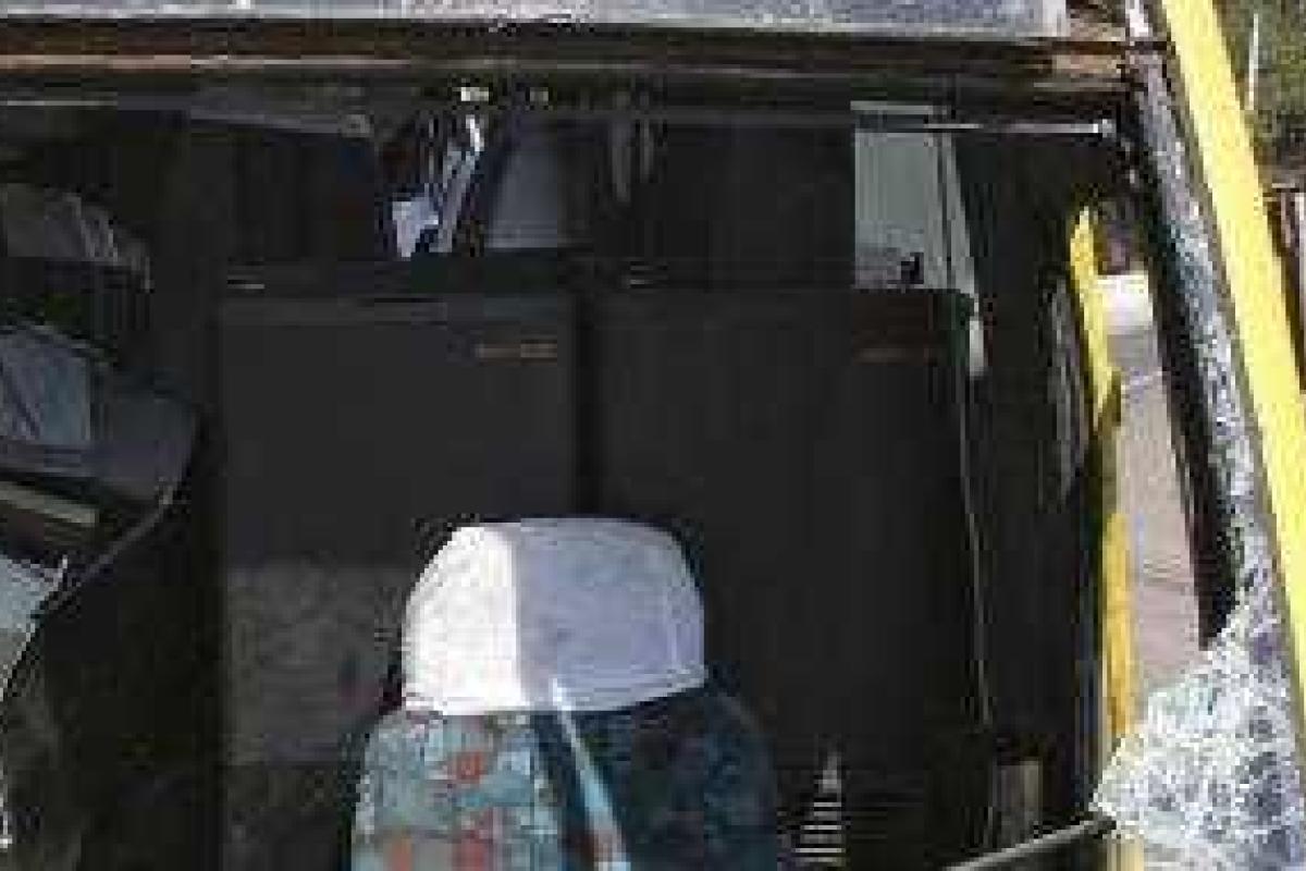 На трассе Алушта — Феодосия автобус упал с обрыва: погибли 5 человек На трассе Алушта — Феодосия автобус упал с обрыва: погибли 5 человек