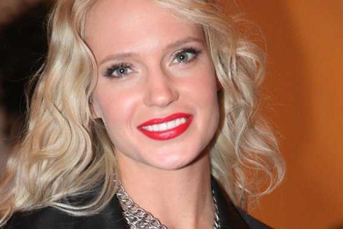 Глюкоза показала откровенное фото в стиле Ким Кардашьян