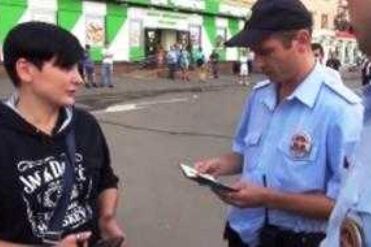 Хамка с паспортом «ДНР» попала в полицейский участок Москвы Хамка с паспортом «ДНР» попала в полицейский участок Москвы