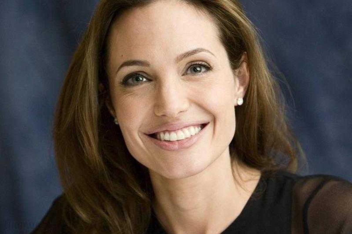 Анджелина Джоли постепенно восстанавливается после анорексии