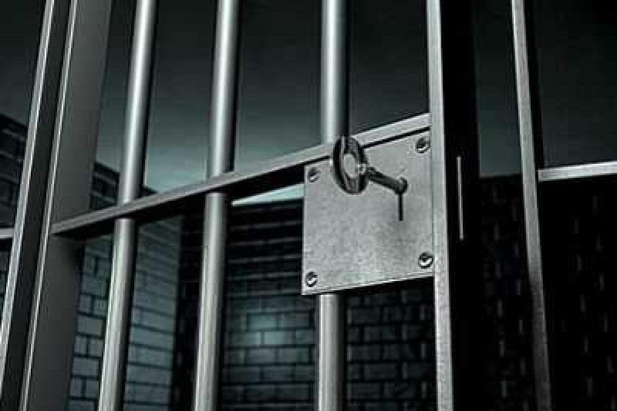 Ударил палкой и заставил проглотить серную кислоту: жителя Донетчины посадили на 12 лет за убийство бабушки Ударил палкой и заставил проглотить серную кислоту: жителя Донетчины посадили на 12 лет за убийство бабушки