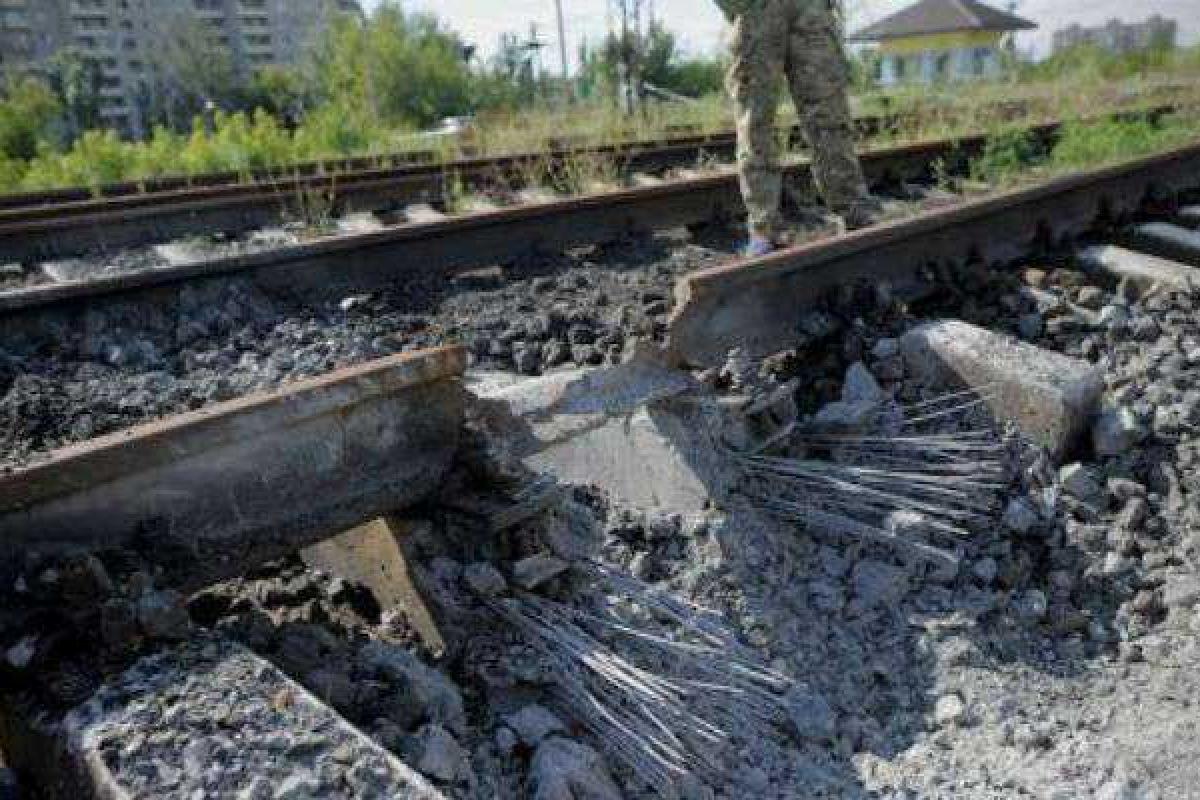 Теракт в Авдеевке: из-за обстрелов остановлено движение железнодорожного транспорта 