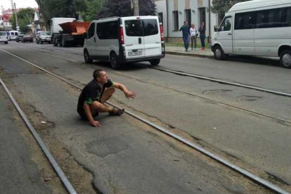 В Николаеве случилось жуткое ДТП: водитель маршрутки в состоянии опьянения врезался в пять автомобилей В Николаеве случилось жуткое ДТП: водитель маршрутки в состоянии опьянения врезался в пять автомобилей