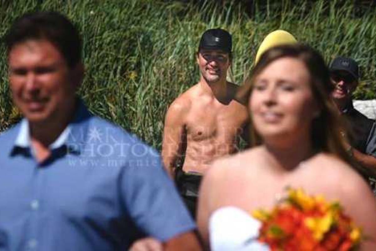 В сеть попало случайное фото полуобнаженного премьера Канады