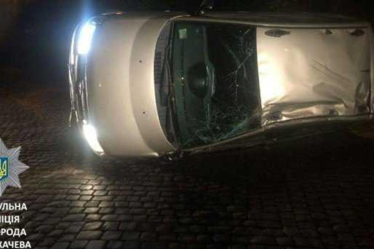 Ужгородские полицейские в ночь после Дня Независимости гонялись за пьяным пограничником