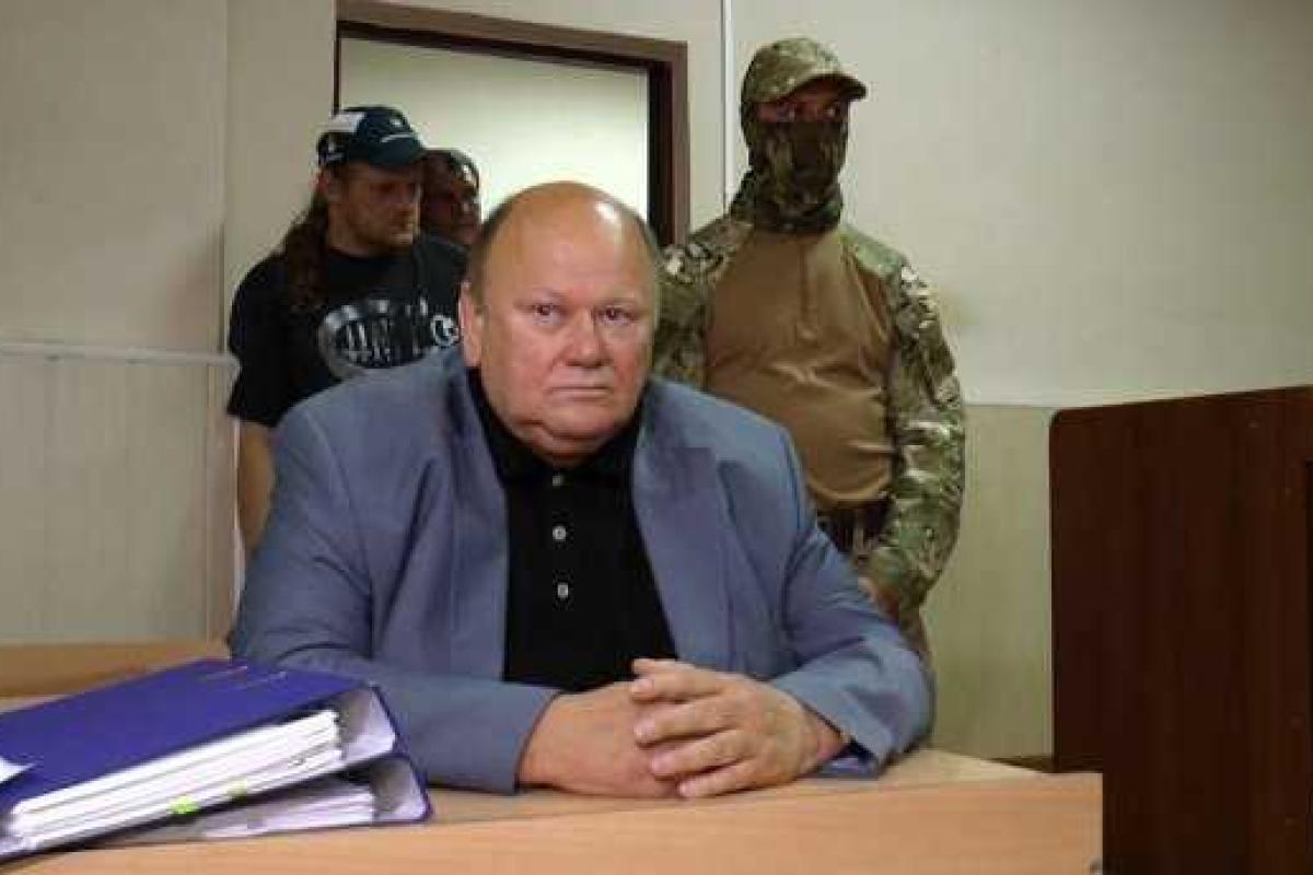 Мэра прифронтового Торецка выгнали с должности за сепаратизм Мэра прифронтового Торецка выгнали с должности за сепаратизм