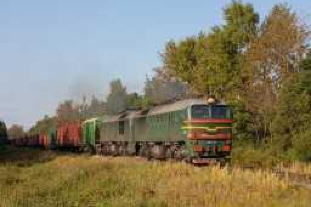 Российский железнодорожник спас ребенка за миг до наезда поезда: опубликовано видео Российский железнодорожник спас ребенка за миг до наезда поезда: опубликовано видео