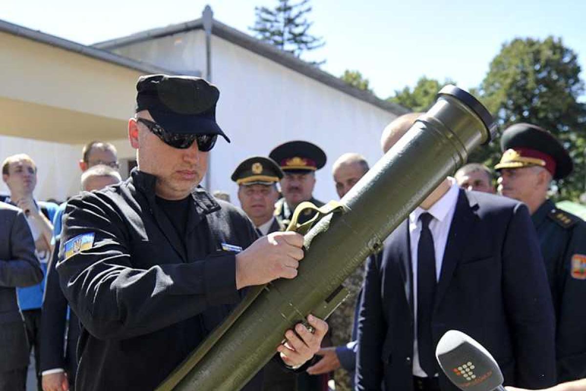 Турчинов: Задача «Укроборонпрома» - обеспечить армию оружием и техникой, которые сломают хребет врагу