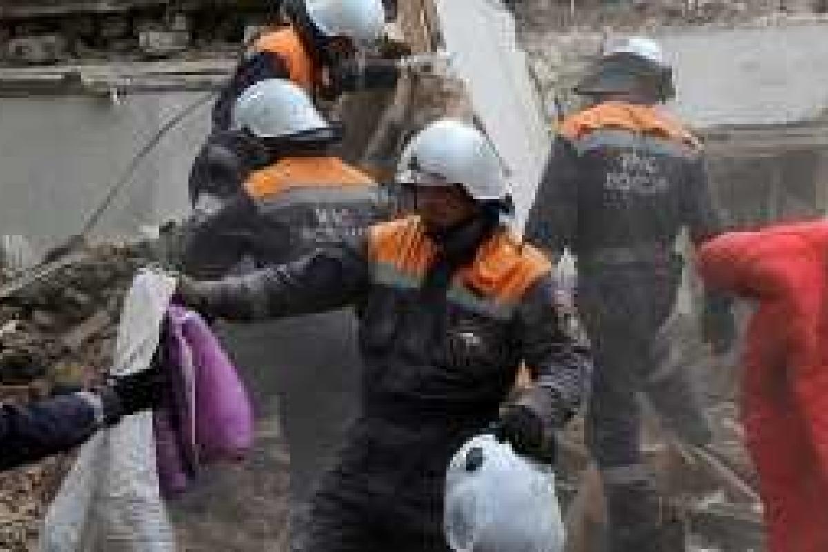 В России рухнул жилой дом, который был построен в 1952 году В России рухнул жилой дом, который был построен в 1952 году