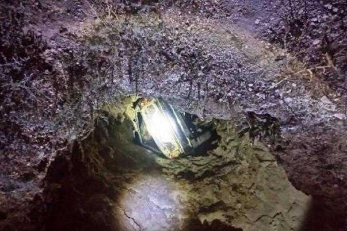 В Крыму водитель чудом выжил, упав с обрыва В Крыму водитель чудом выжил, упав с обрыва