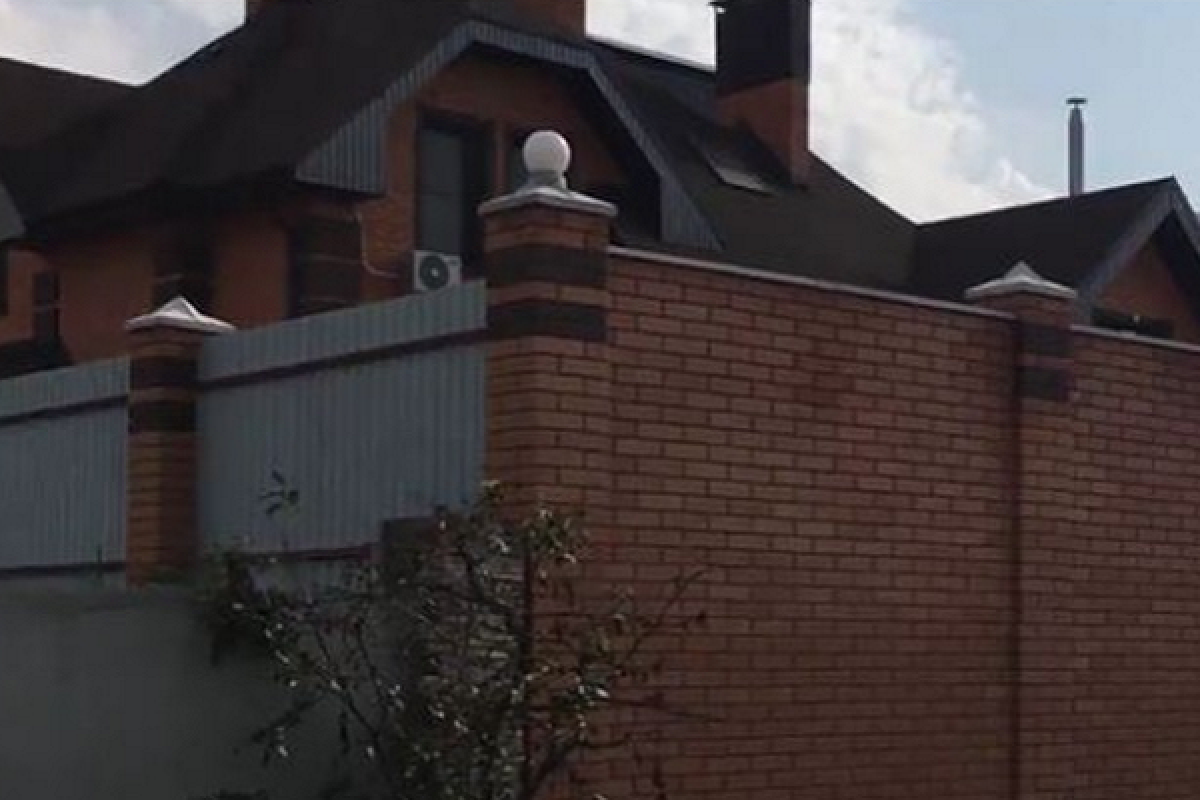 В Сети появилось видео «скромного» домика Мосийчука