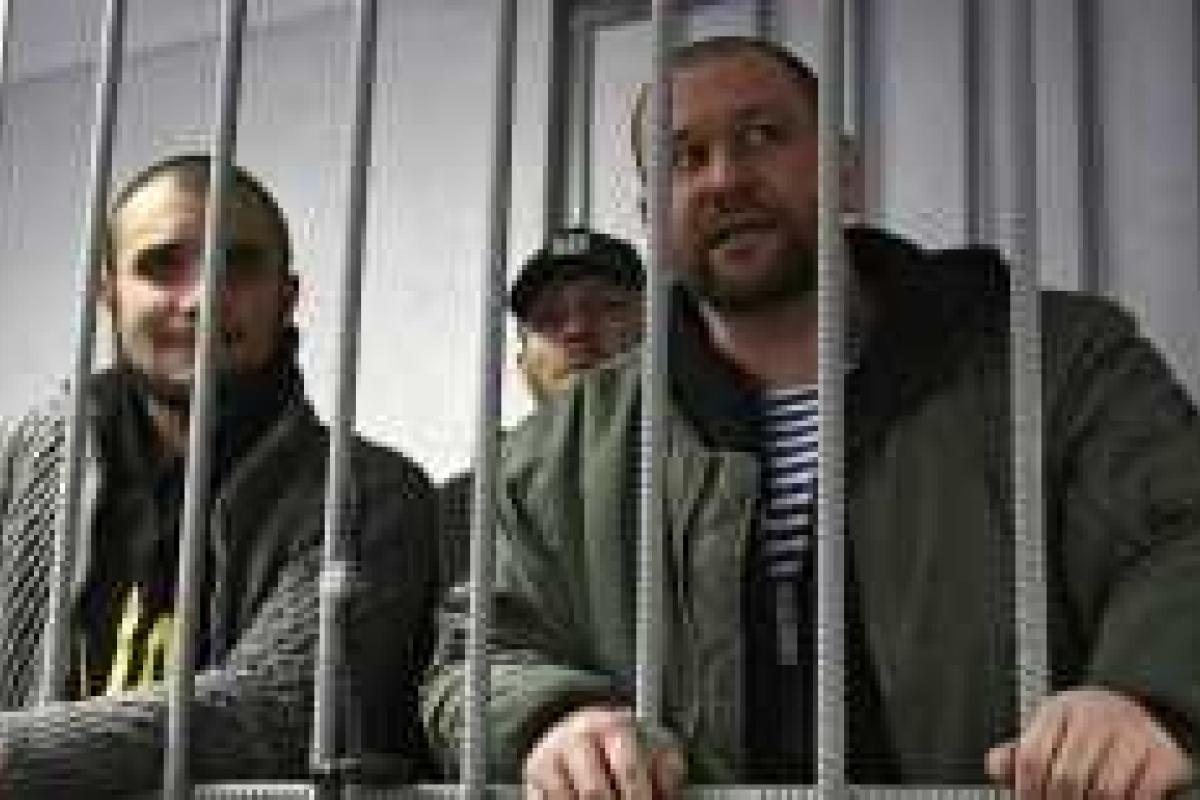Бойцов "Торнадо" жестоко избили в суде, "скорая" не приехала к ним - адвокат Бойцов "Торнадо" жестоко избили в суде, "скорая" не приехала к ним - адвокат