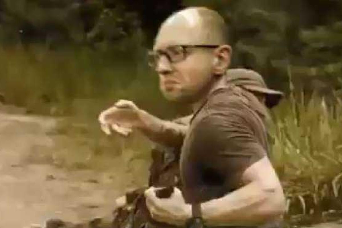 Сеть позабавило видео, как «украинские диверсанты» дрались с ФСБшниками в Крыму Сеть позабавило видео, как «украинские диверсанты» дрались с ФСБшниками в Крыму