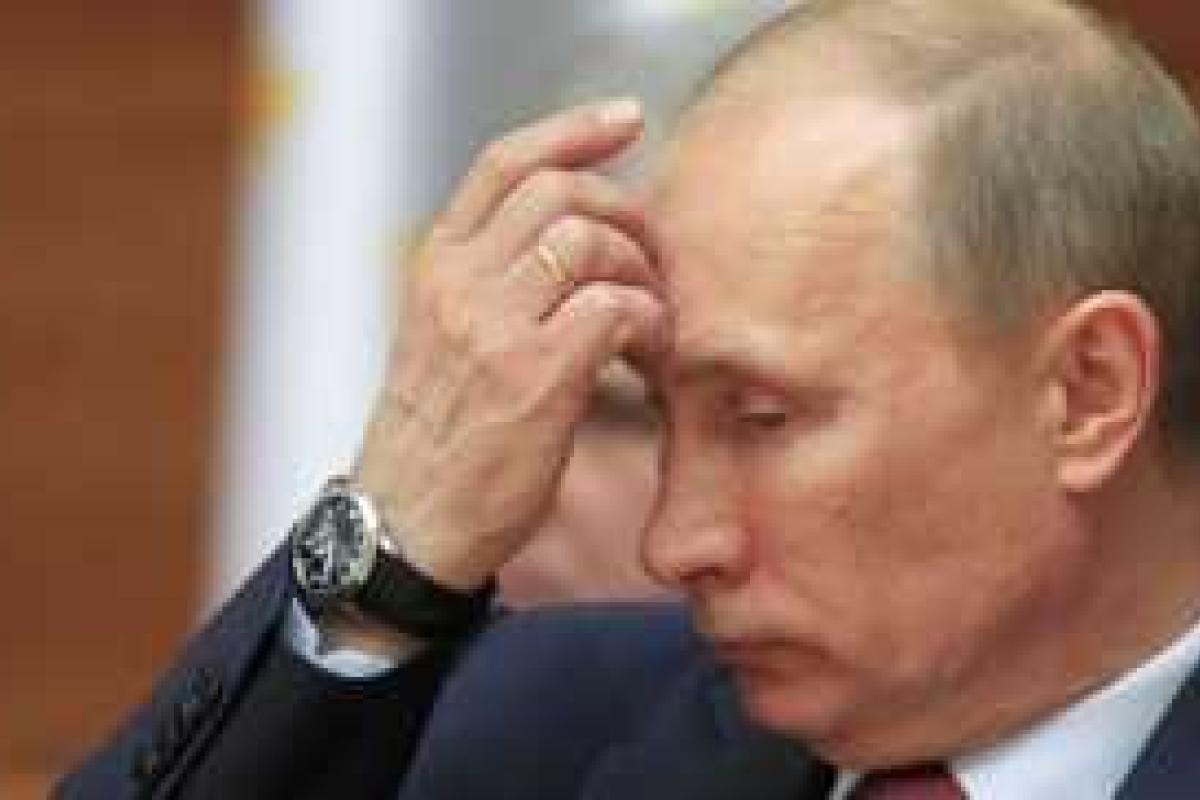 Путину приходится любыми способами отвлекать внимание россиян от экономического падения - западные СМИ Путину приходится любыми способами отвлекать внимание россиян от экономического падения - западные СМИ