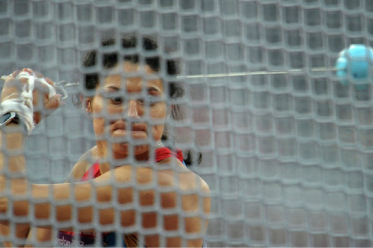 Рио-2016: Китайская легкоатлетка чуть не зашибла молотом неосторожного судью Рио-2016: Китайская легкоатлетка чуть не зашибла молотом неосторожного судью