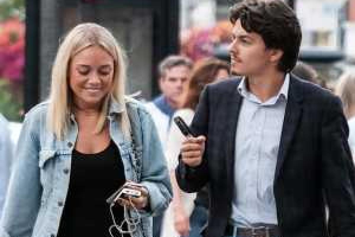 Возлюбленного Линдси Лохан заметили в обществе таинственной незнакомки