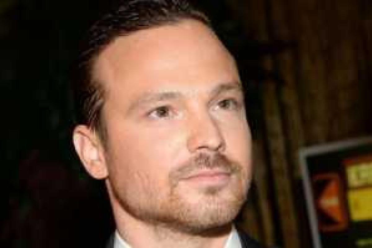 Актер Алексей Чадов отдыхает в Испании вместе с двухлетним сыном