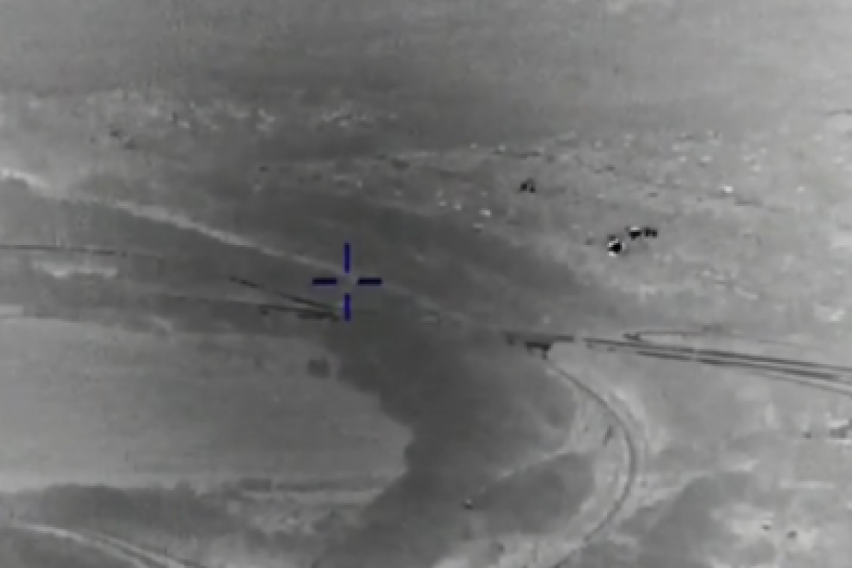 В Сети появилось видео, как боевики ночью обстреливали украинские позиции